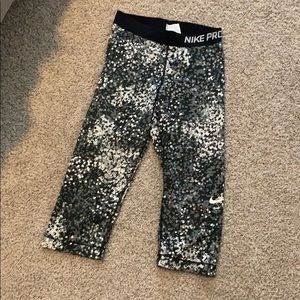 Nike Pro Capri Pants